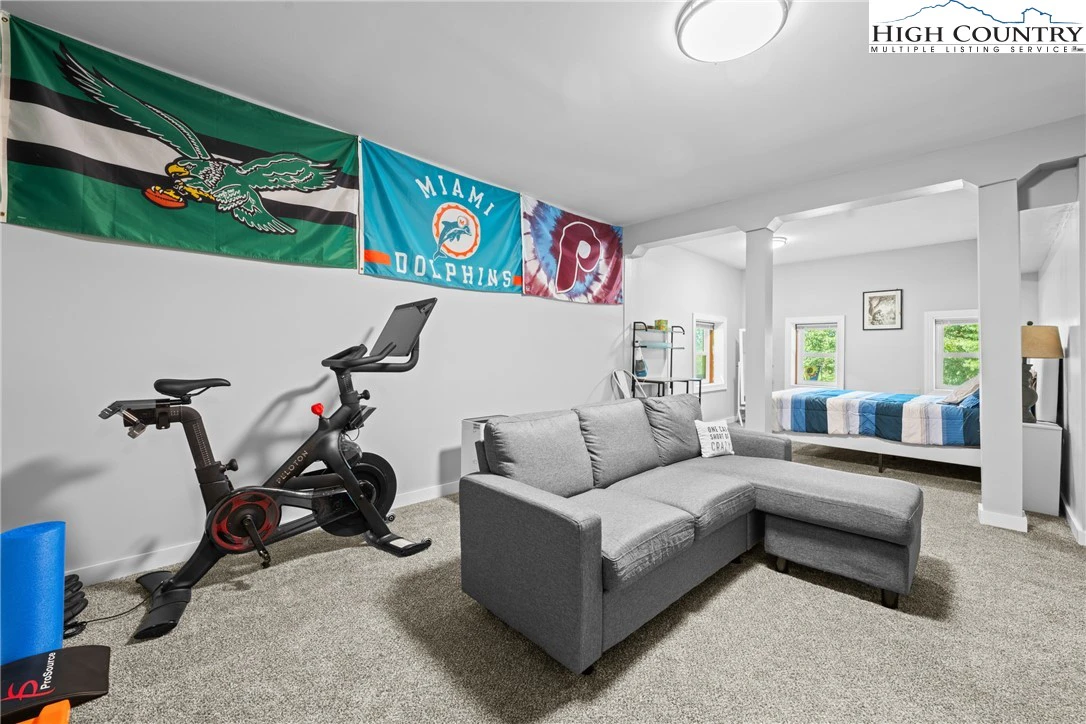 Image number 3 for the current listing