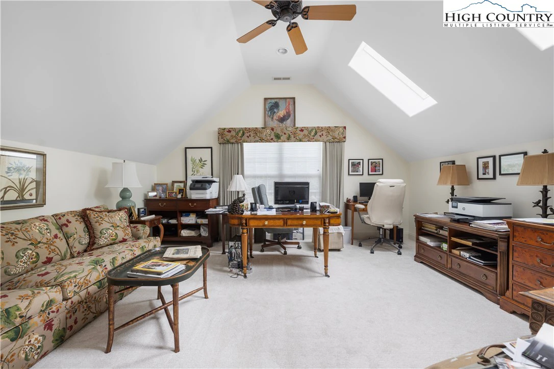 Image number 15 for the current listing