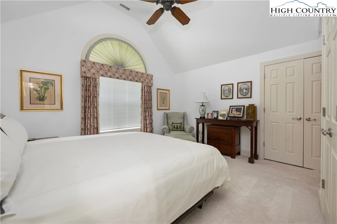 Image number 3 for the current listing