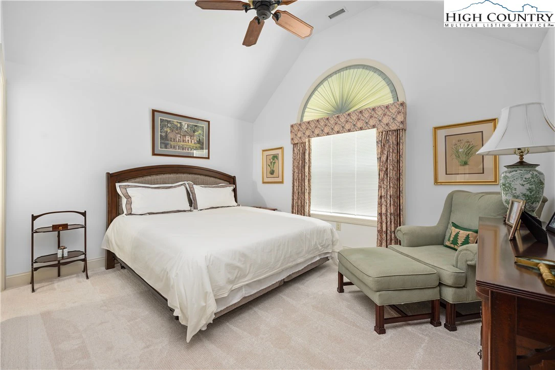 Image number 4 for the current listing