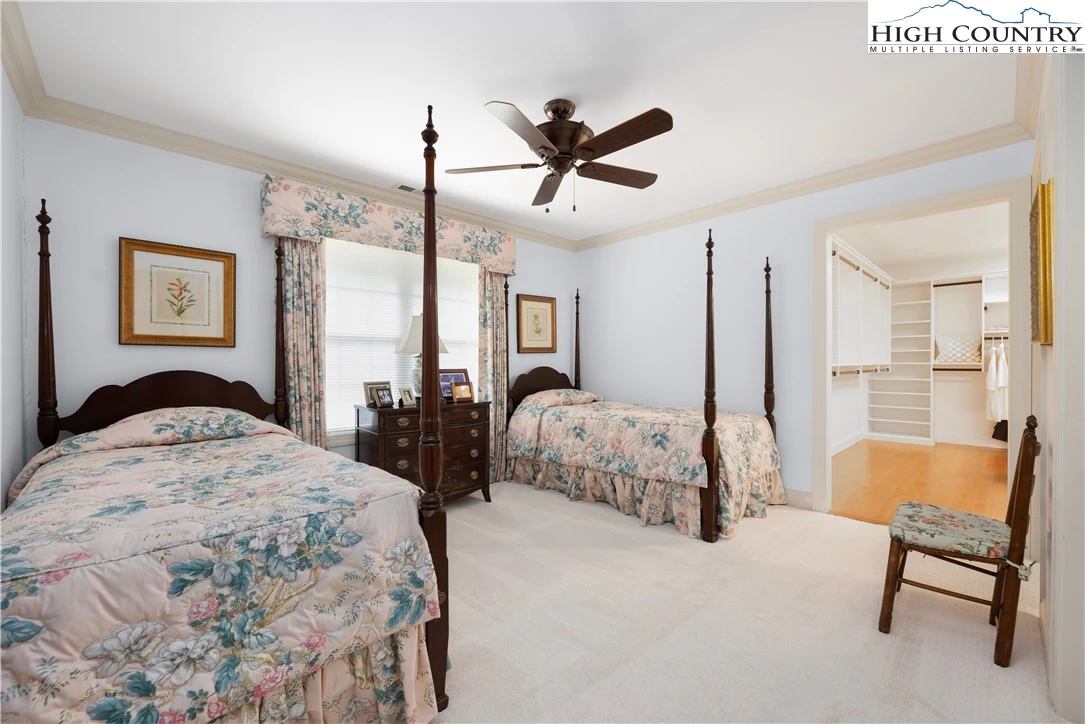 Image number 1 for the current listing