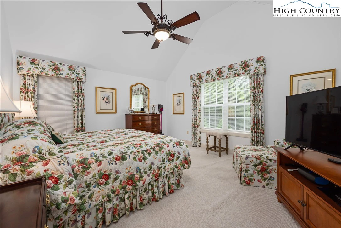 Image number 13 for the current listing