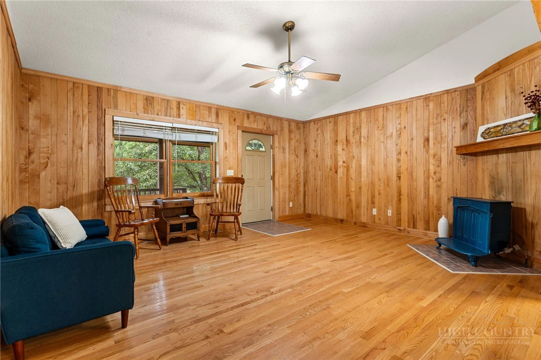 Image number 5 for the current listing