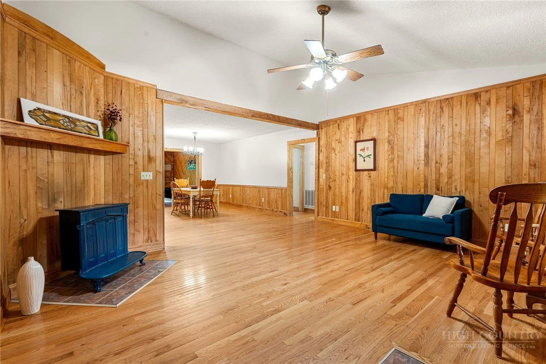Image number 7 for the current listing