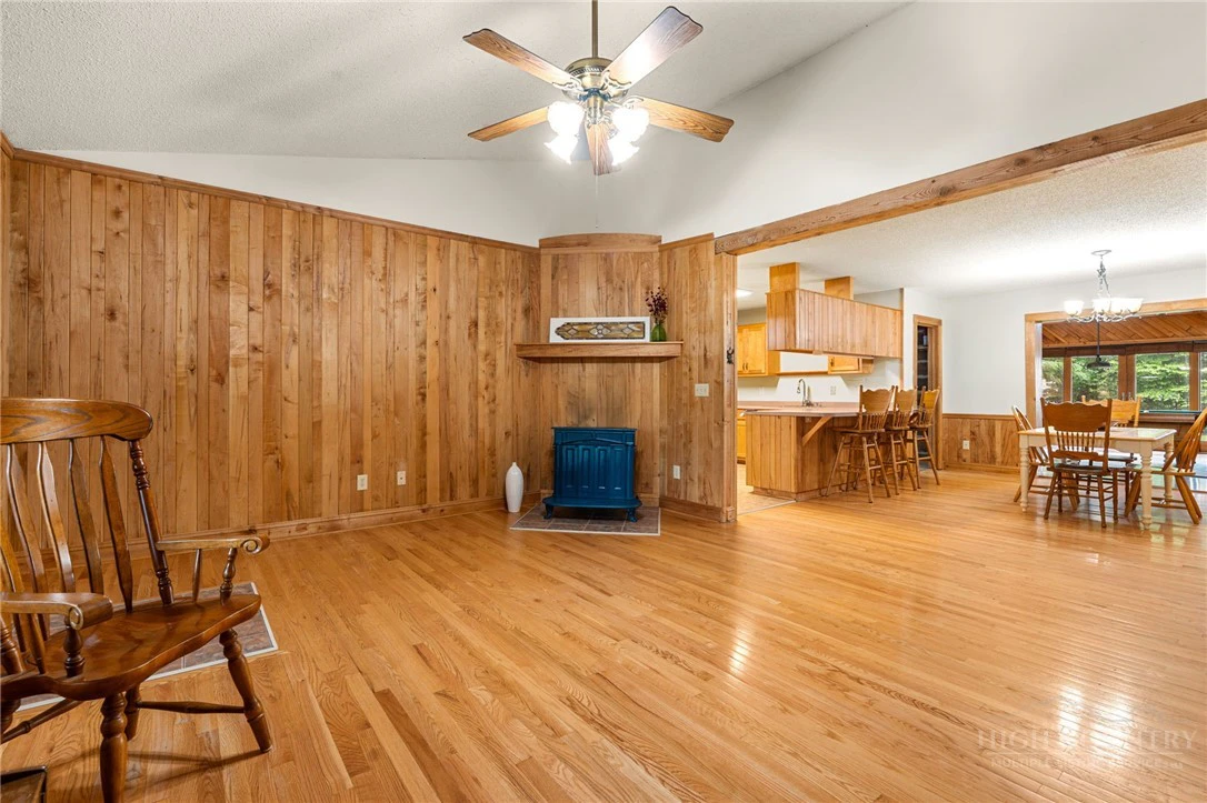 Image number 6 for the current listing