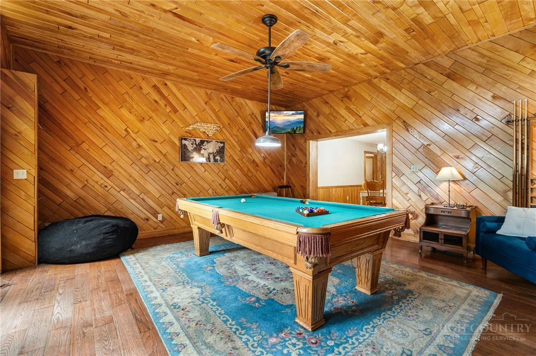 Image number 14 for the current listing