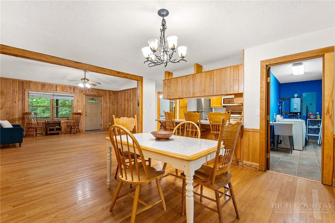 Image number 8 for the current listing