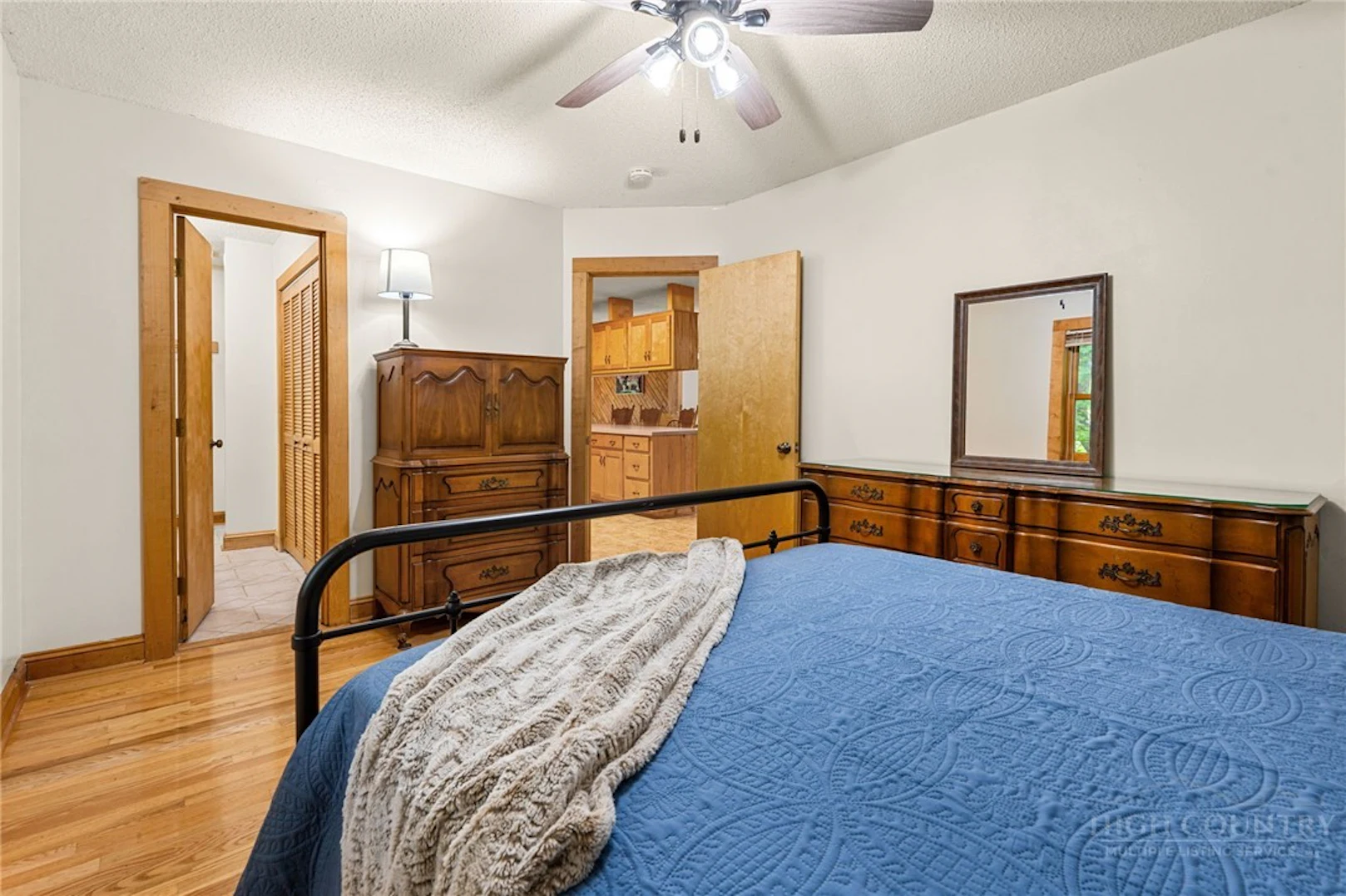 Image number 16 for the current listing