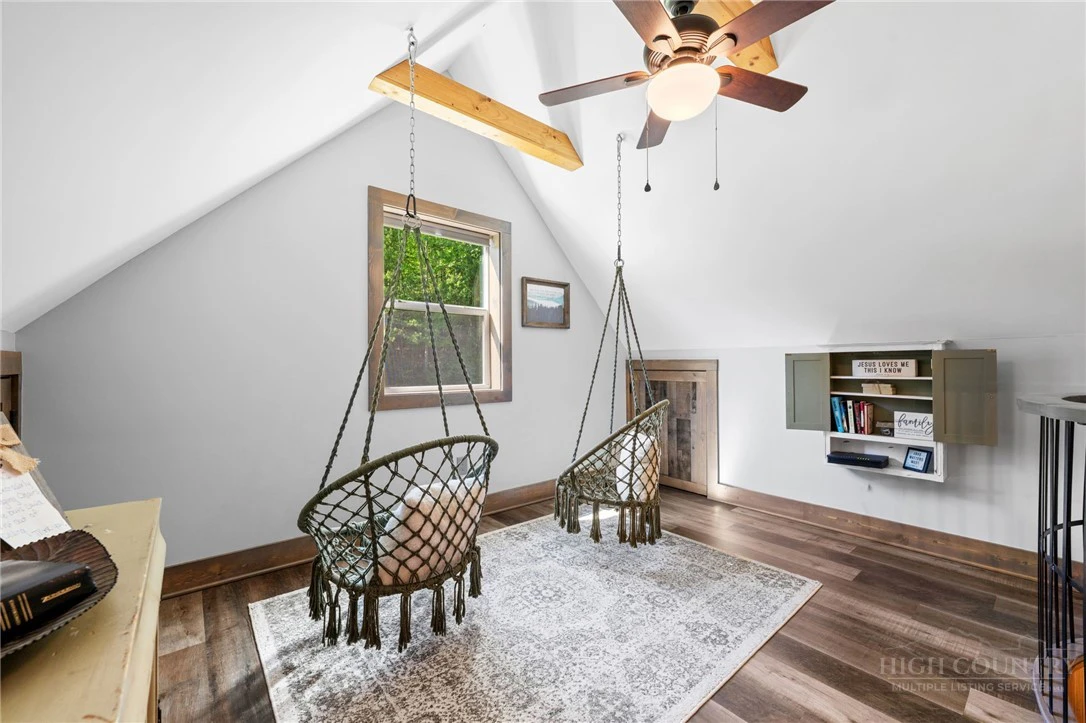 Image number 6 for the current listing