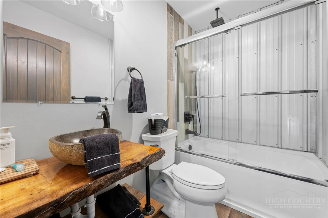 Image number 7 for the current listing