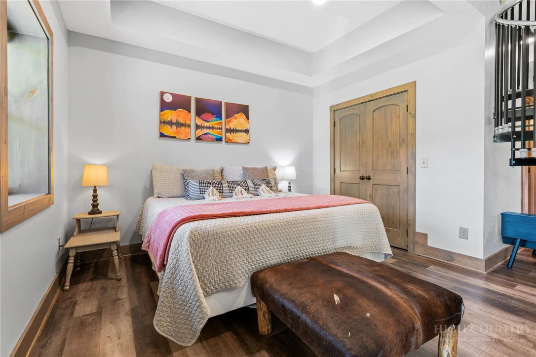 Image number 10 for the current listing