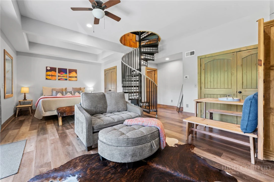 Image number 12 for the current listing