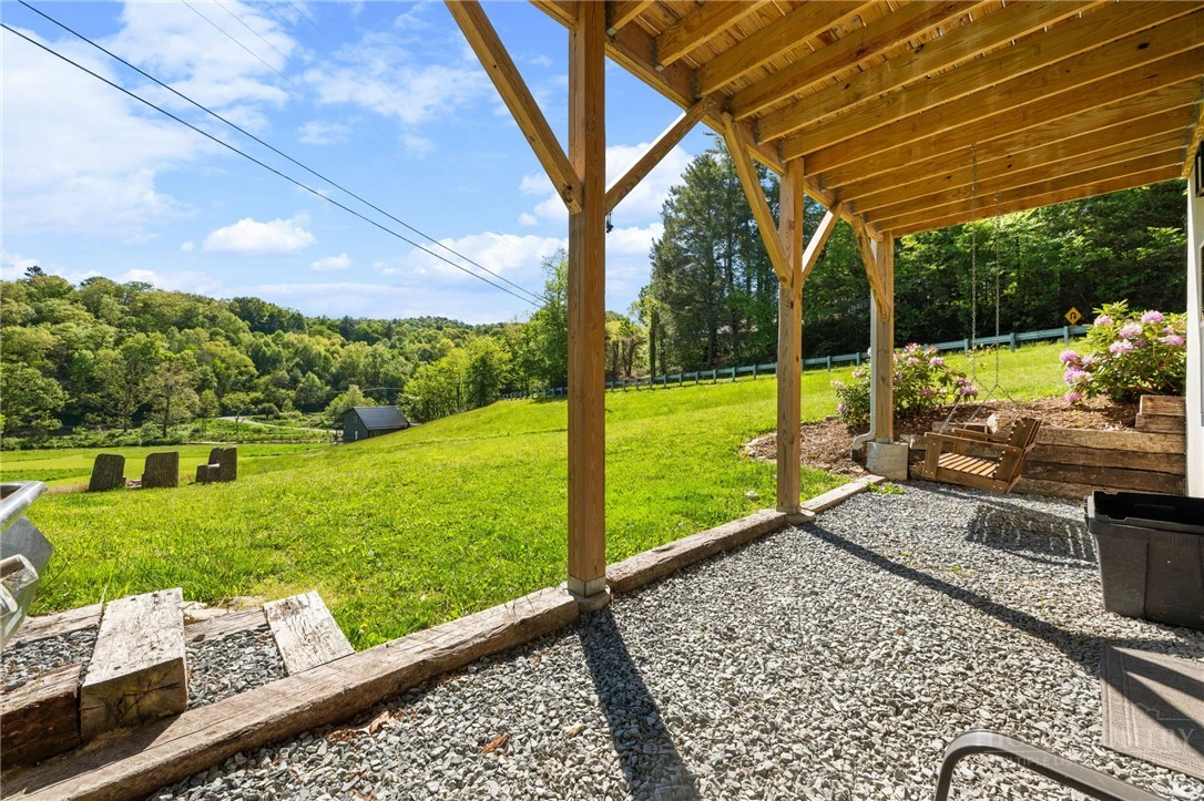 Image number 14 for the current listing