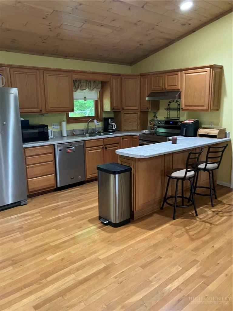 Image number 3 for the current listing