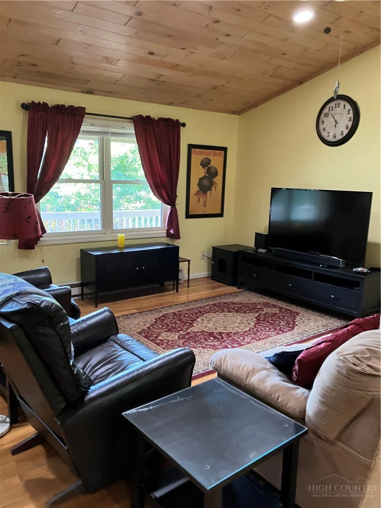Image number 7 for the current listing