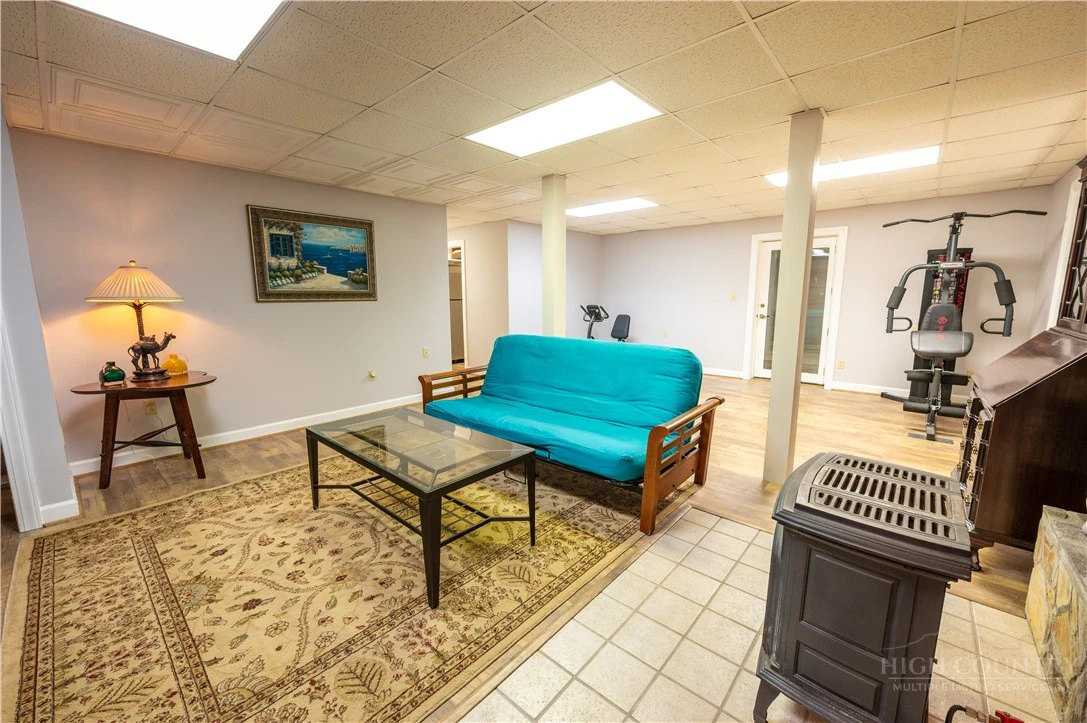 Image number 11 for the current listing