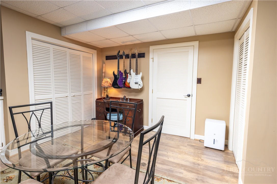 Image number 12 for the current listing