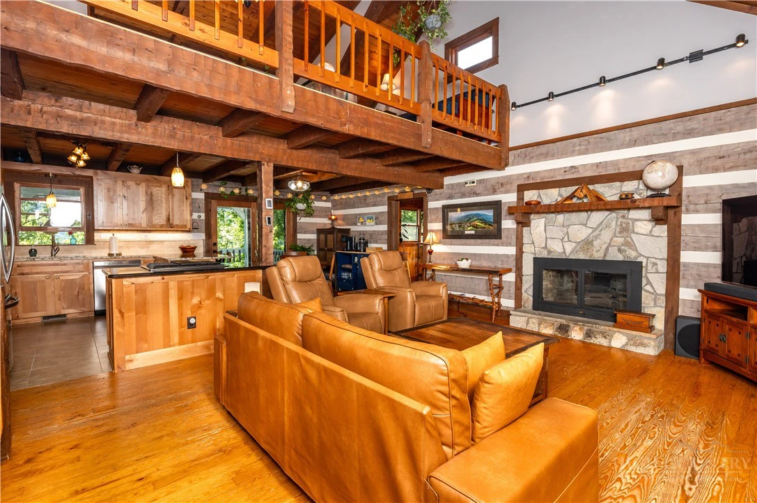 Image number 15 for the current listing