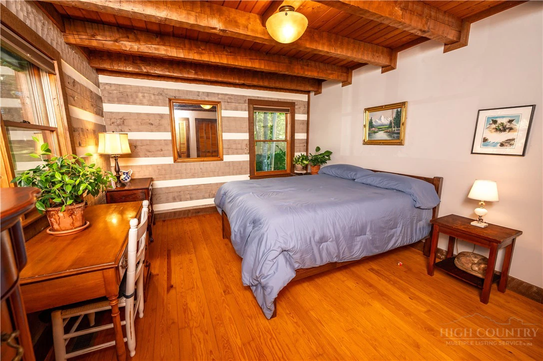 Image number 20 for the current listing