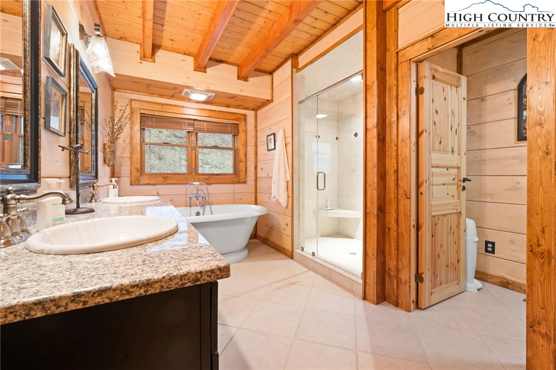 Image number 3 for the current listing