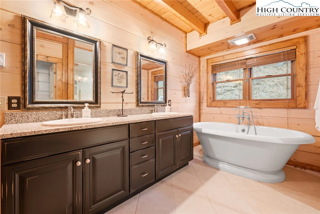 Image number 4 for the current listing