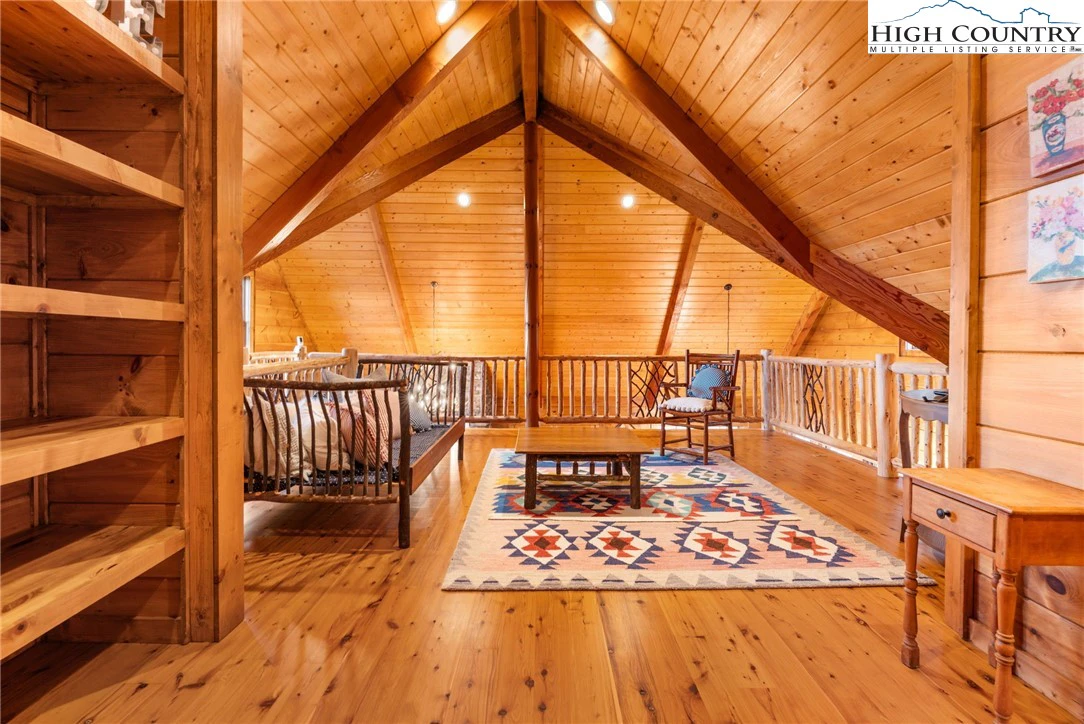 Image number 9 for the current listing