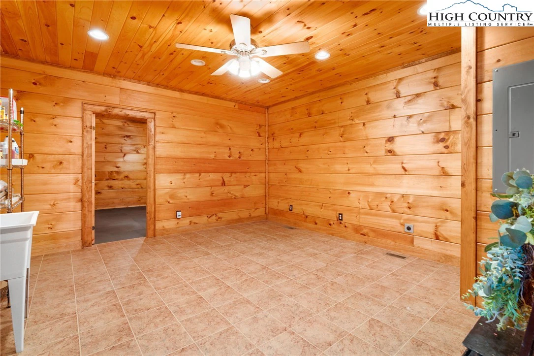 Image number 18 for the current listing