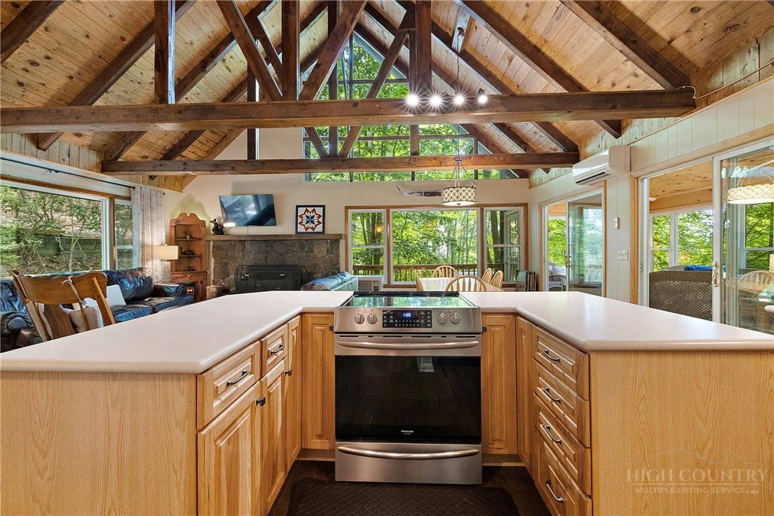 Image number 9 for the current listing