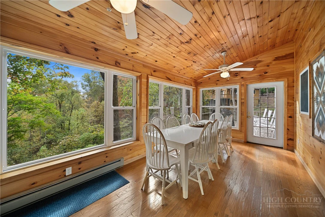 Image number 11 for the current listing