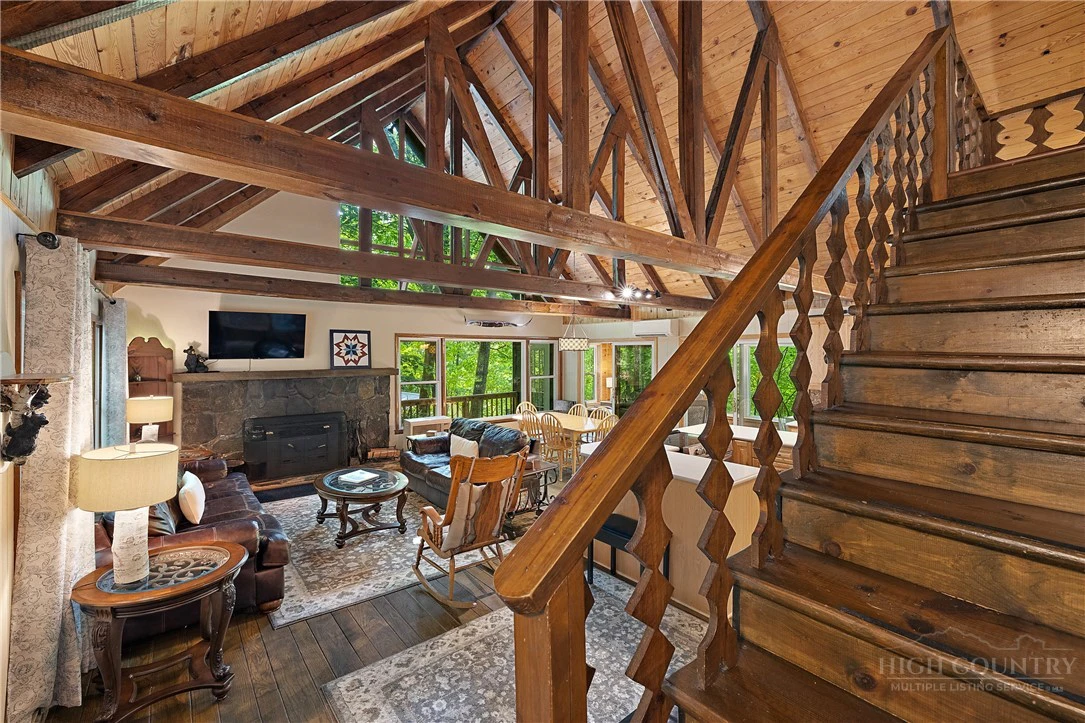 Image number 2 for the current listing