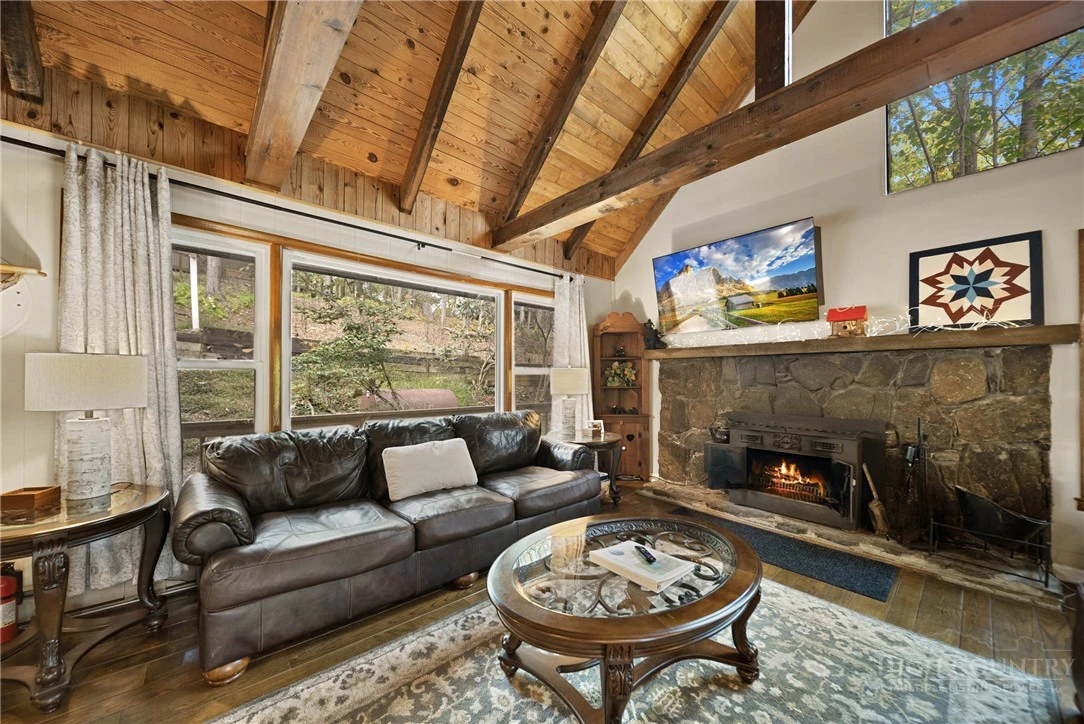 Image number 4 for the current listing
