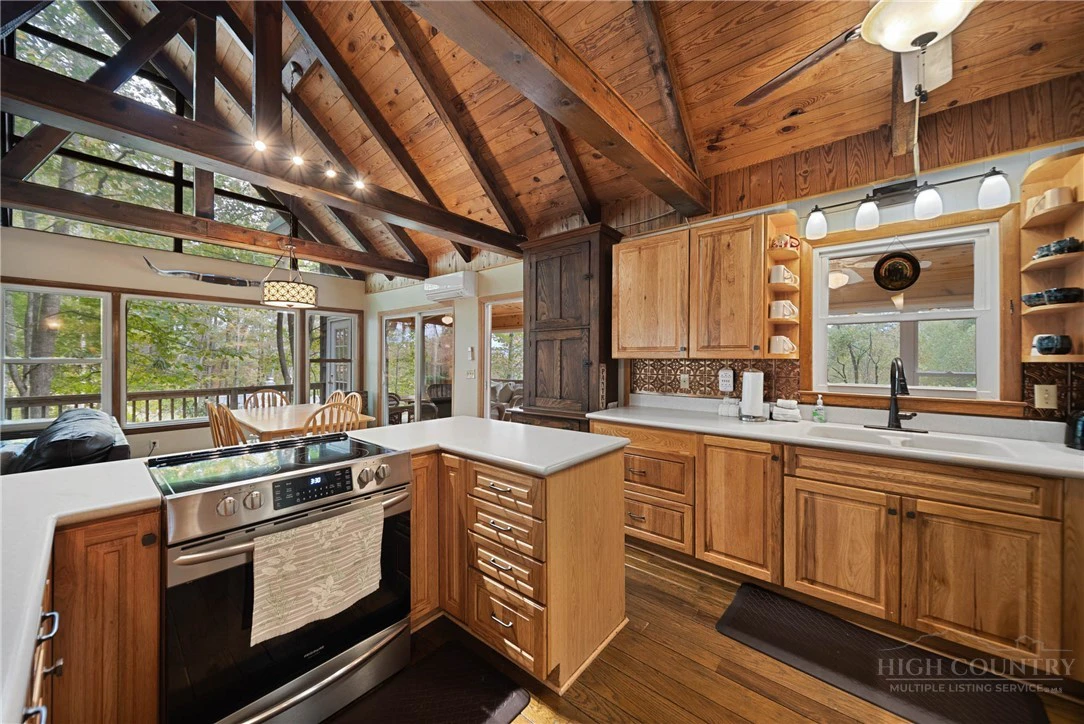 Image number 7 for the current listing
