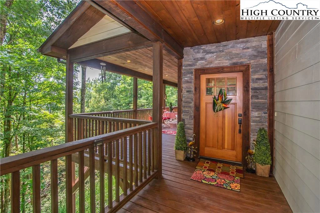 Image number 1 for the current listing