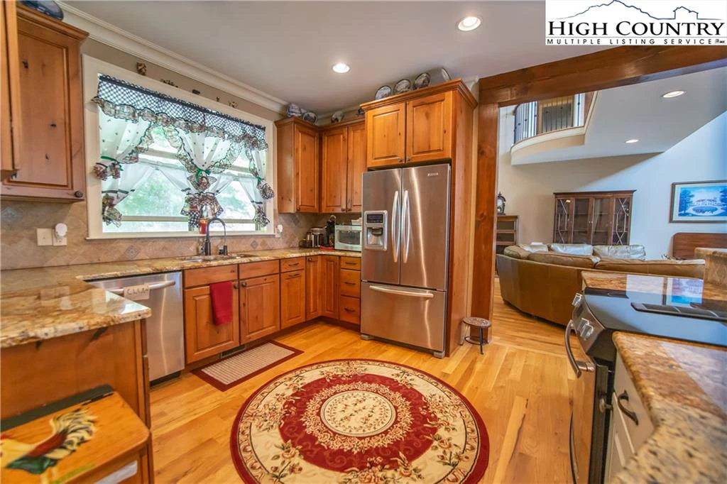 Image number 21 for the current listing