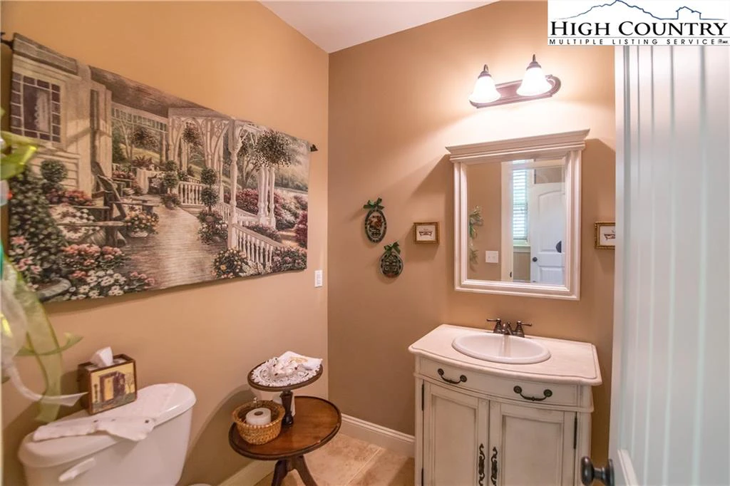 Image number 3 for the current listing