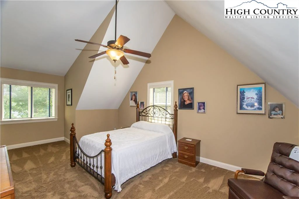 Image number 9 for the current listing