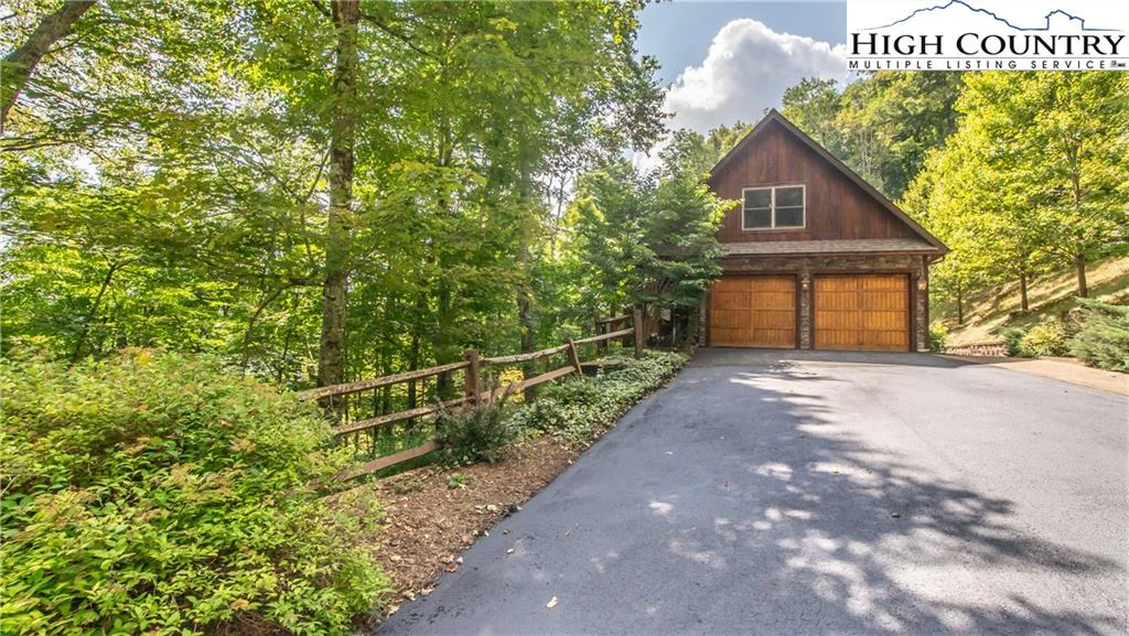 Image number 13 for the current listing