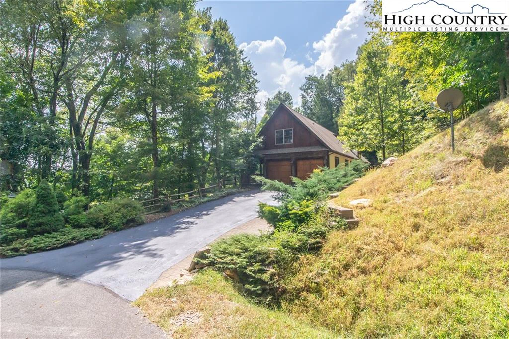 Image number 19 for the current listing