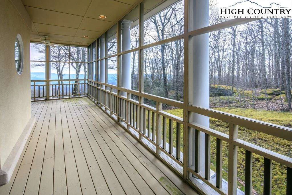 Image number 14 for the current listing