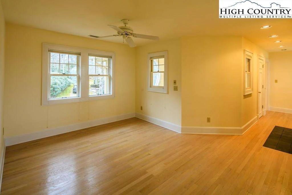 Image number 12 for the current listing