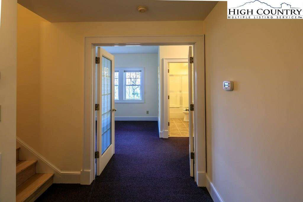 Image number 11 for the current listing