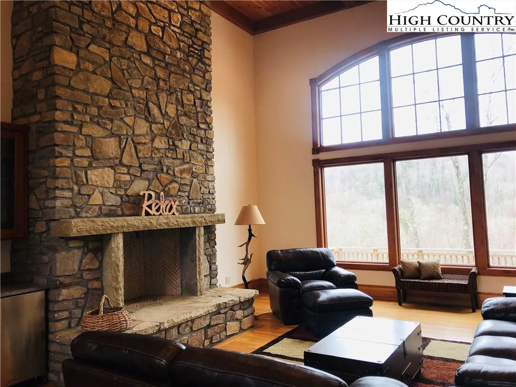 Image number 3 for the current listing