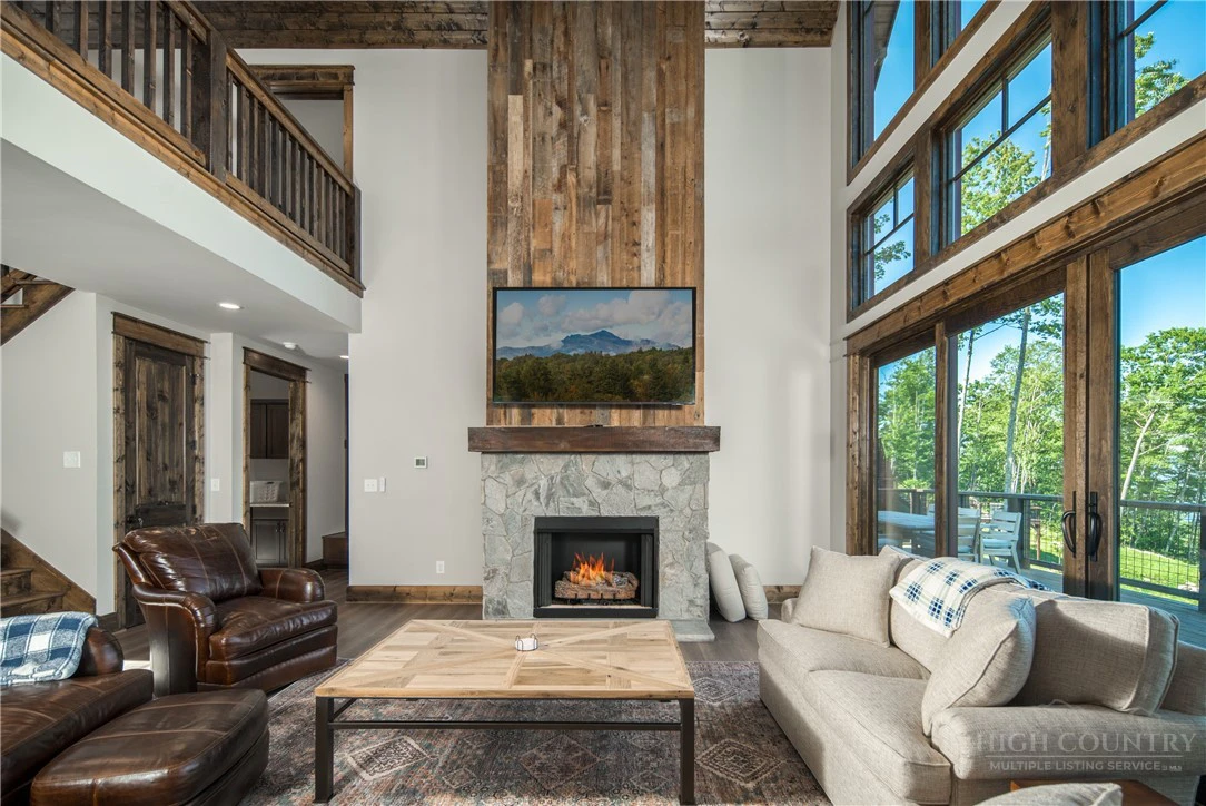 Image number 11 for the current listing