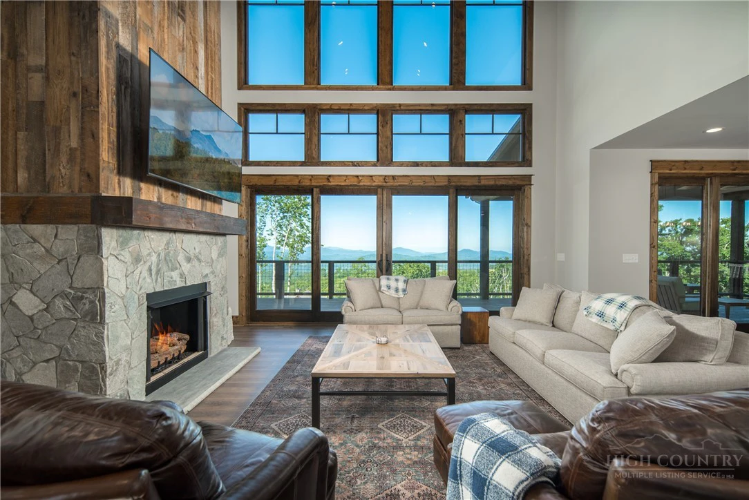 Image number 9 for the current listing