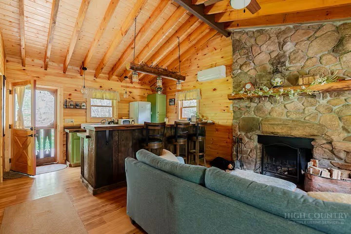 Image number 5 for the current listing