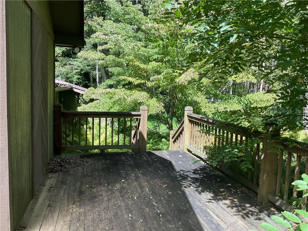 Image number 19 for the current listing