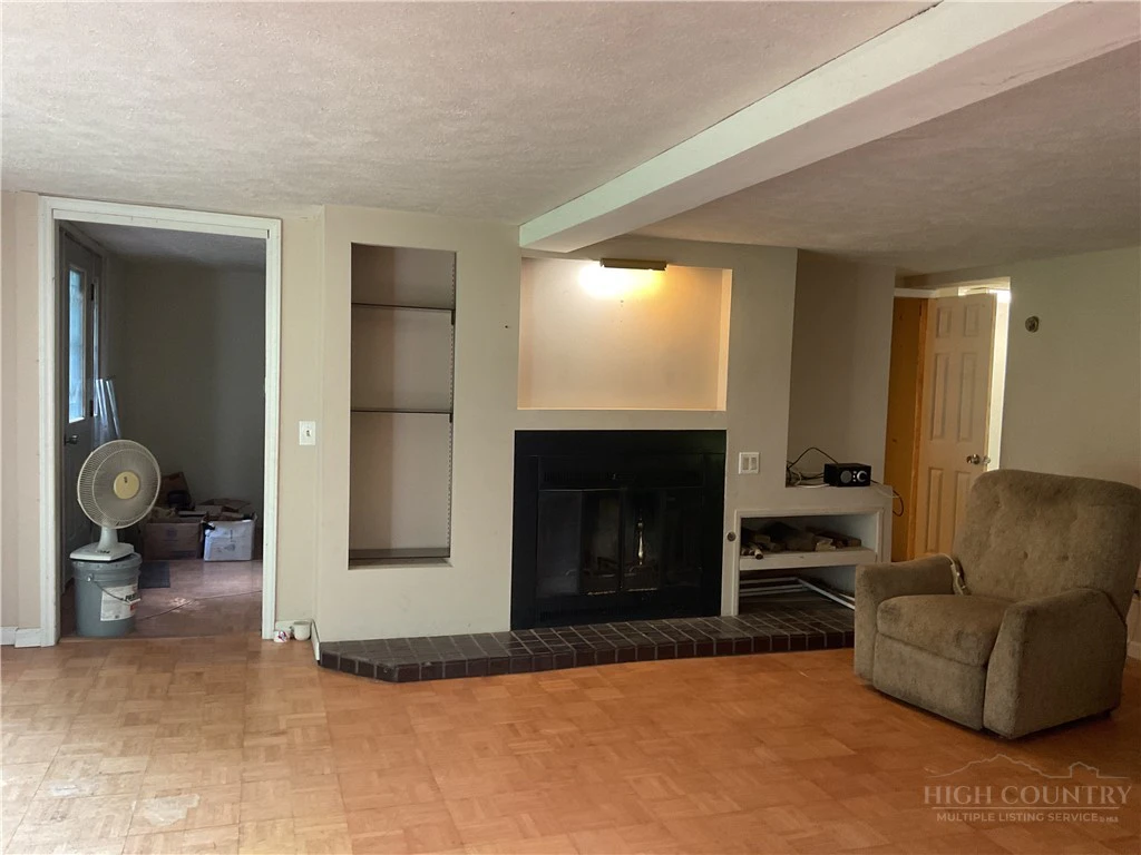 Image number 5 for the current listing