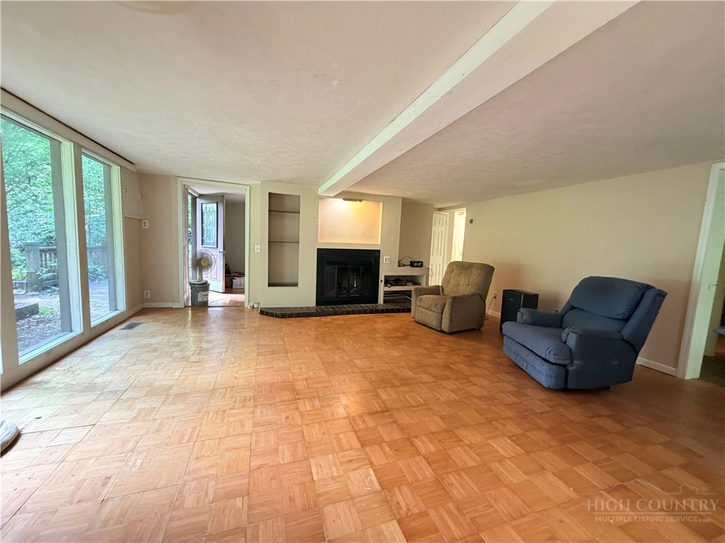 Image number 4 for the current listing