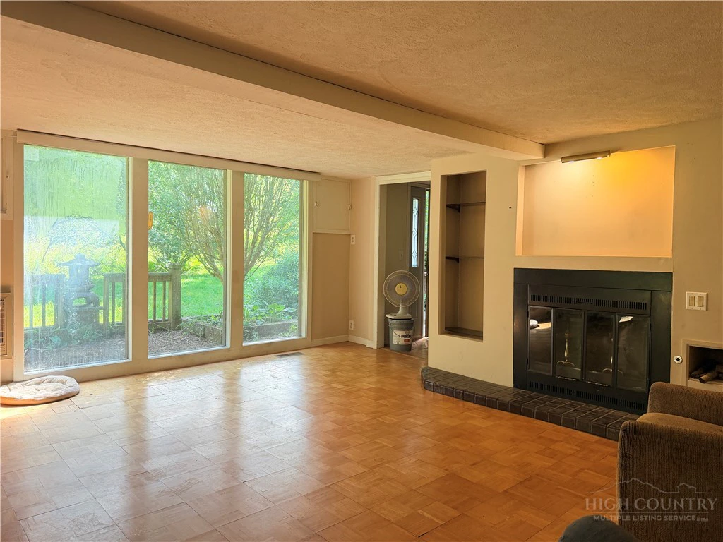 Image number 6 for the current listing