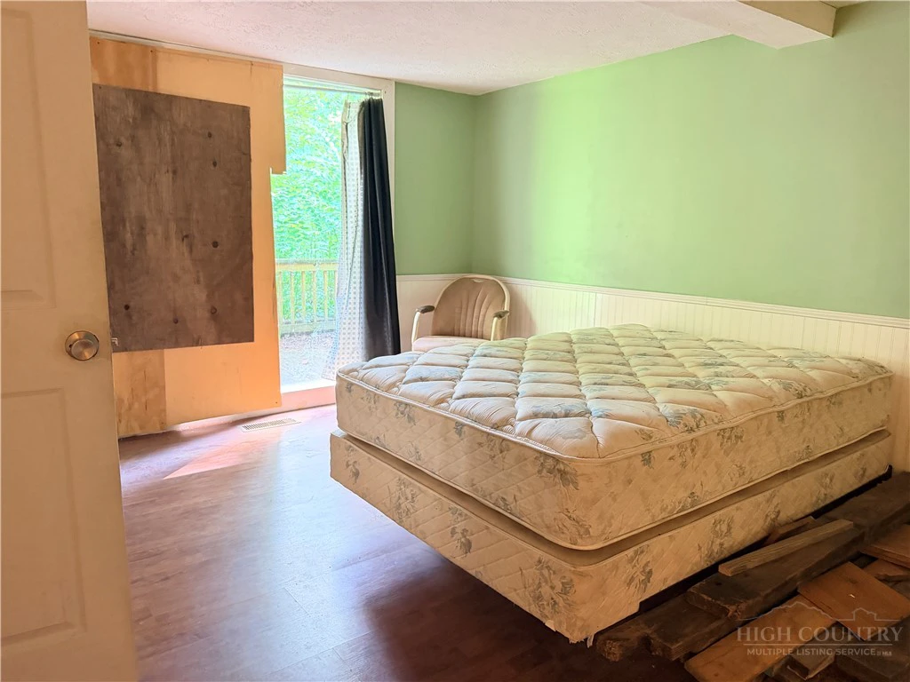 Image number 8 for the current listing